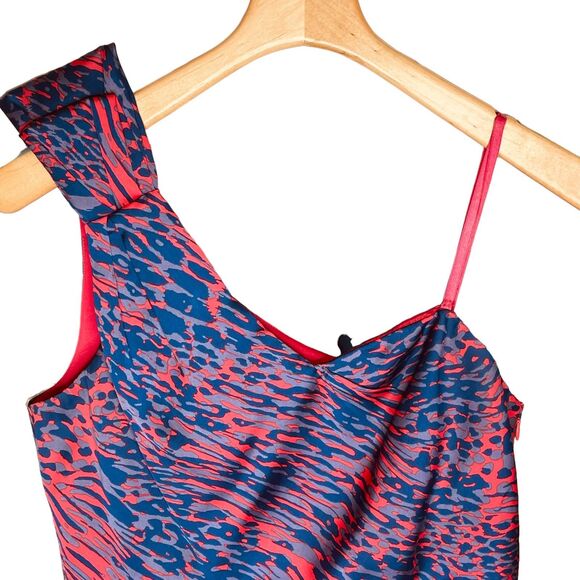 BCBGeneration | Raspberry Abstract One-Shoulder Cocktail Dress Size 8 | EUC - Picture 4 of 13